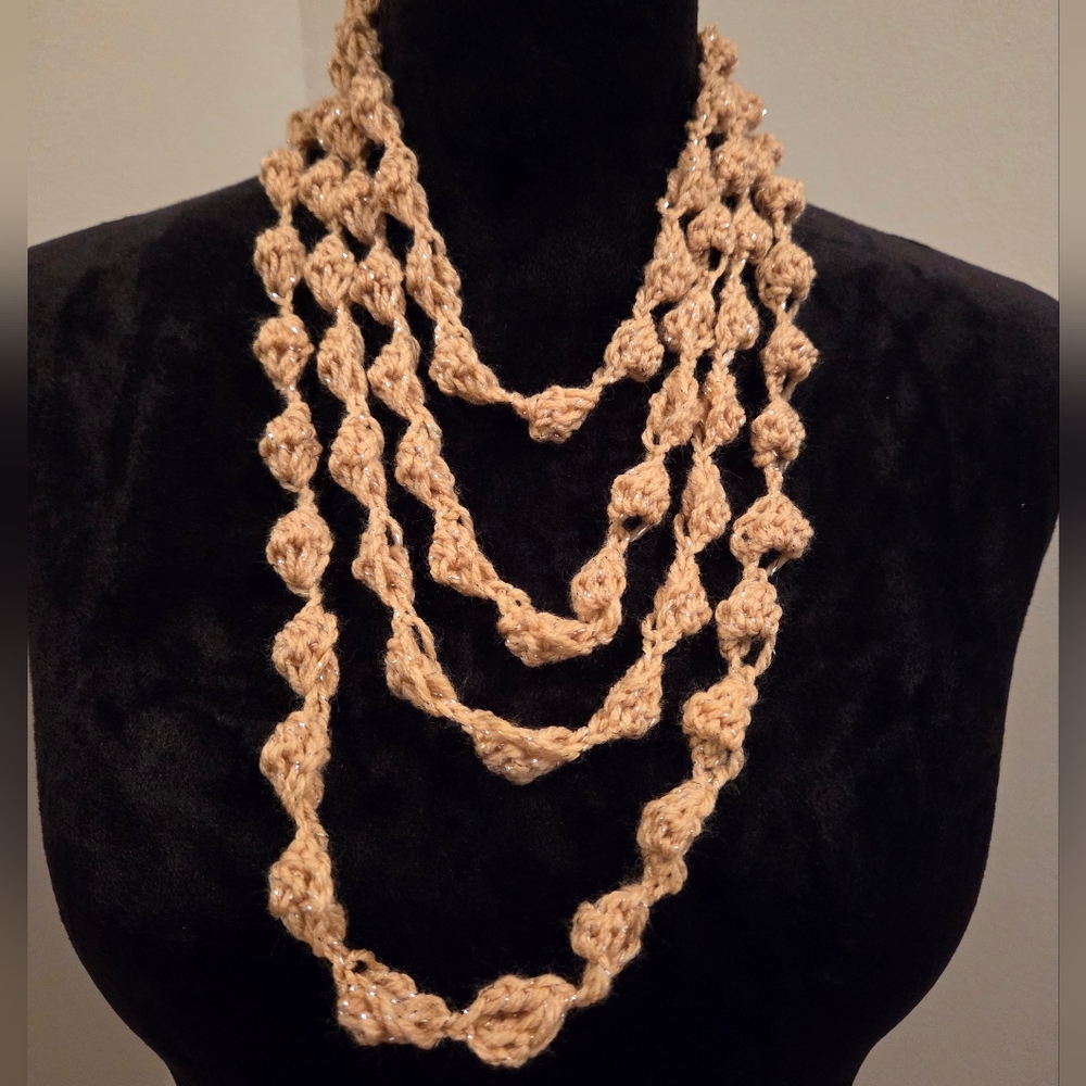 Crochet Bobble Necklace in Beige